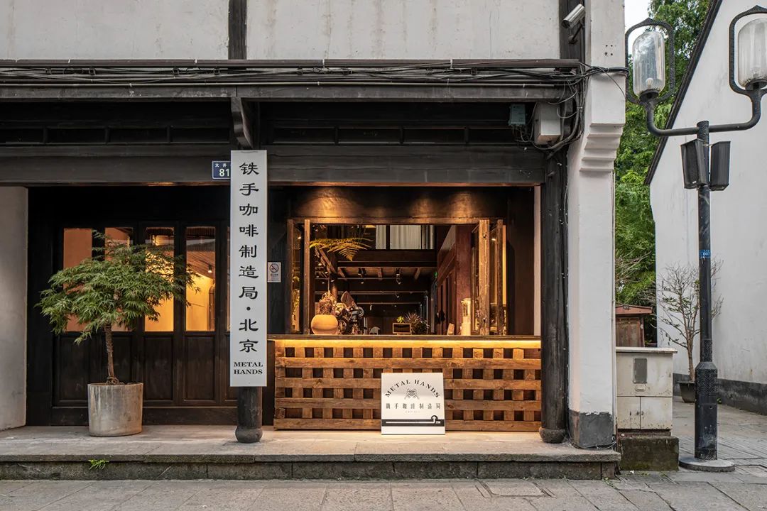 巴奴打破传统，让咖啡店的深圳餐饮空间设计中西合璧